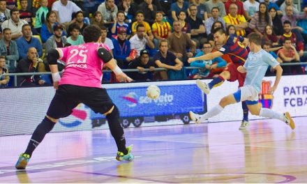 Fútbol Sala | El FC Barcelona Lassa vencea a Santiago Futsal (4-2) y se mantiene invicto