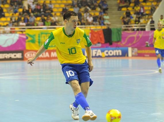 Entrena Futbol sala, conocido también como Futsal.